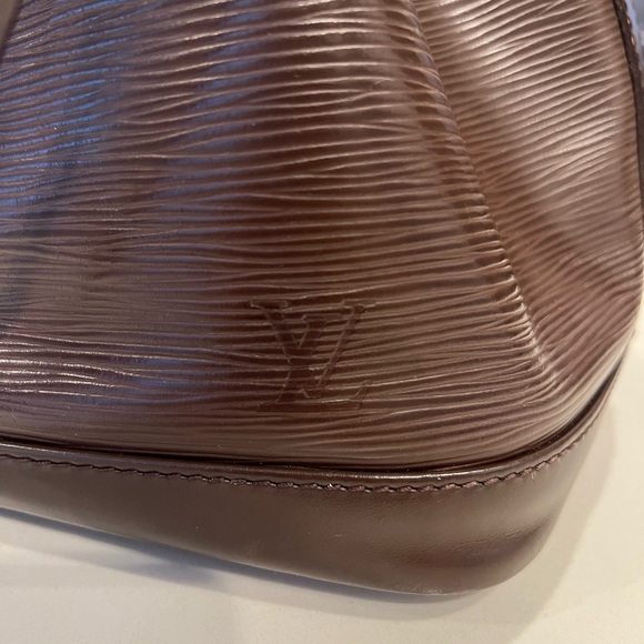 Authentic Mocha LOUIS VUITTON Epi Petit Noe - Picture 2 of 13